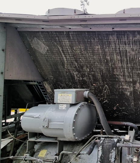 Serpentín sucio y compresor de chiller en condiciones reales