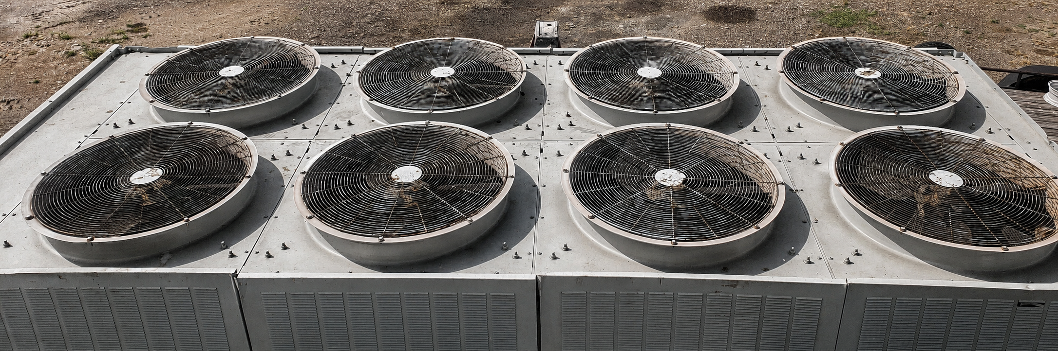 Arreglo de ventiladores en un chiller enfriado por aire