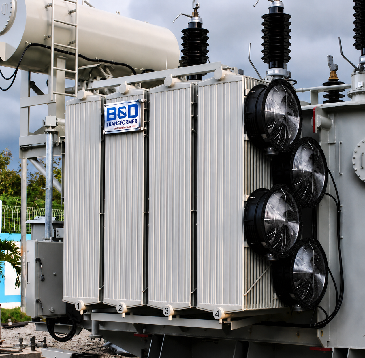 Transformador industrial en una subestación eléctrica