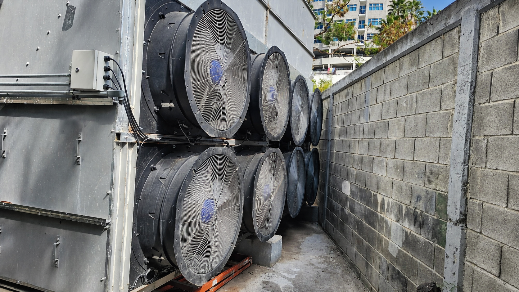 Torre de enfriamiento de tiro forzado con ventiladores EC