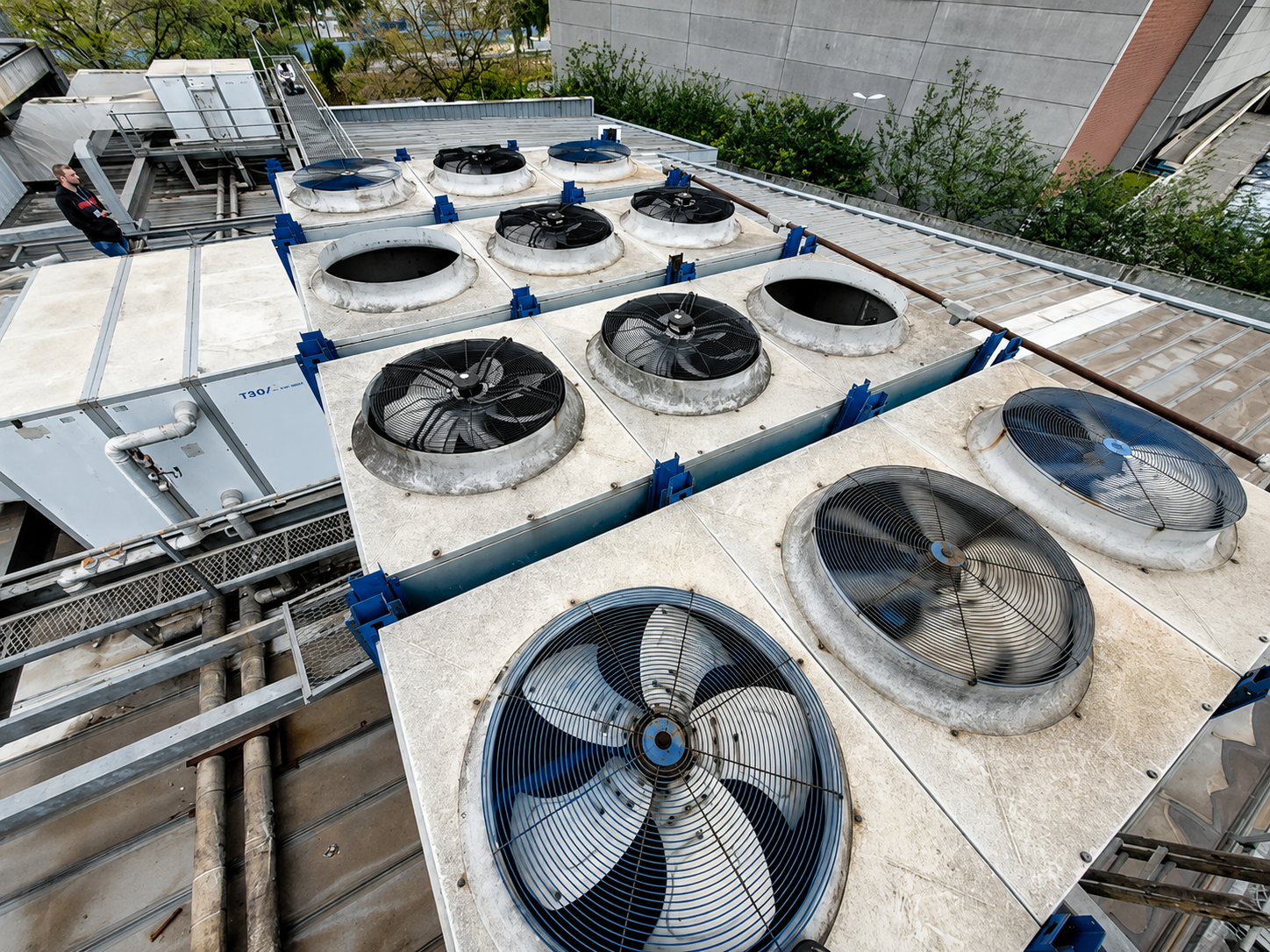 Impacto de ventiladores en unidad condensadora