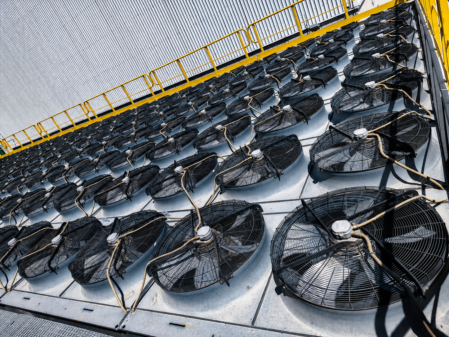 Impacto de ventiladores en unidad condensadora