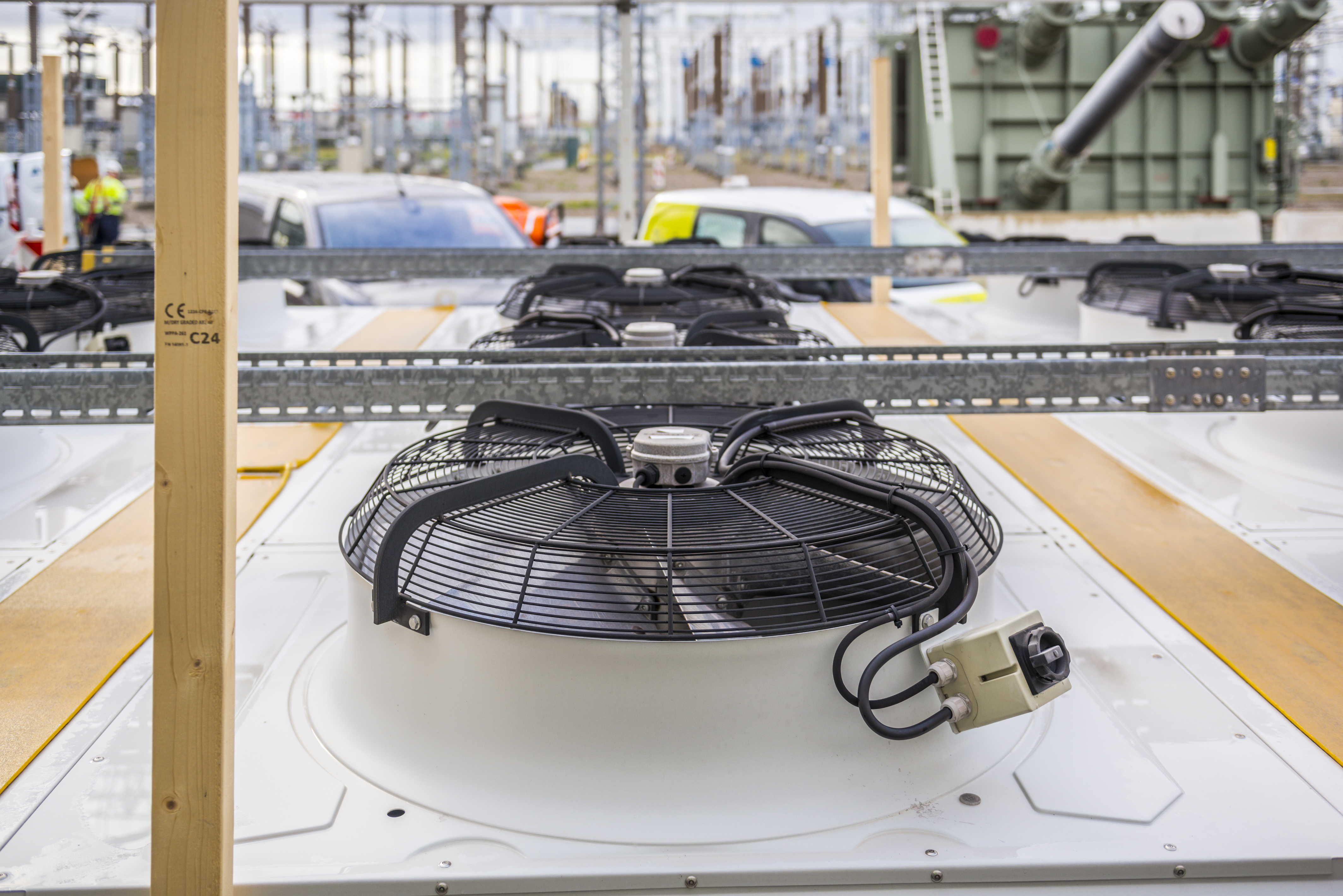 Impacto de ventiladores en unidad condensadora