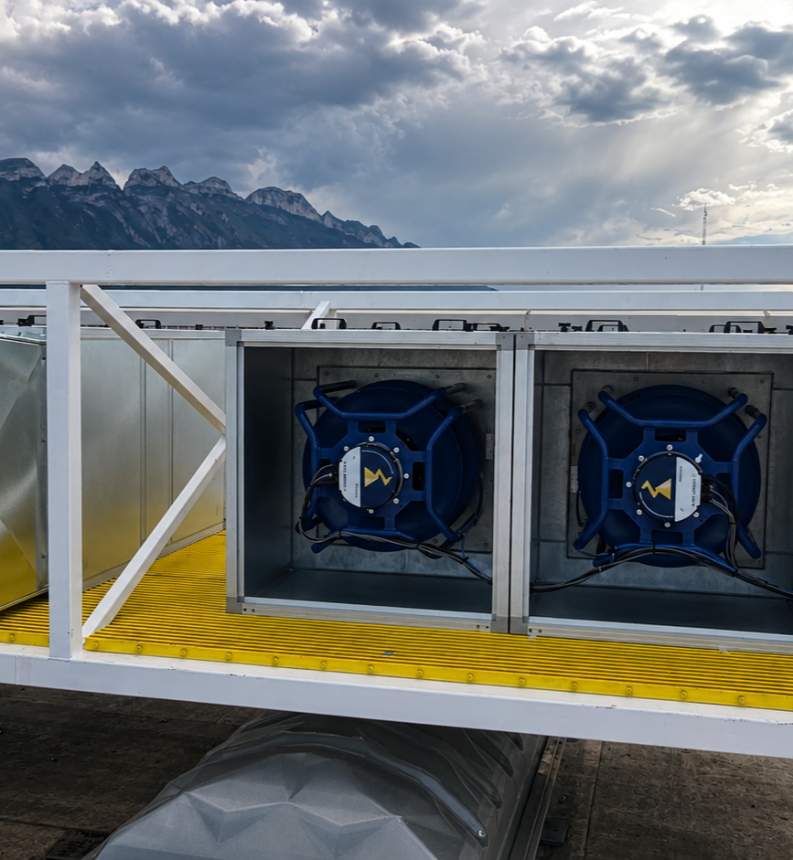 Ventiladores EC de extracción instalados en una azotea