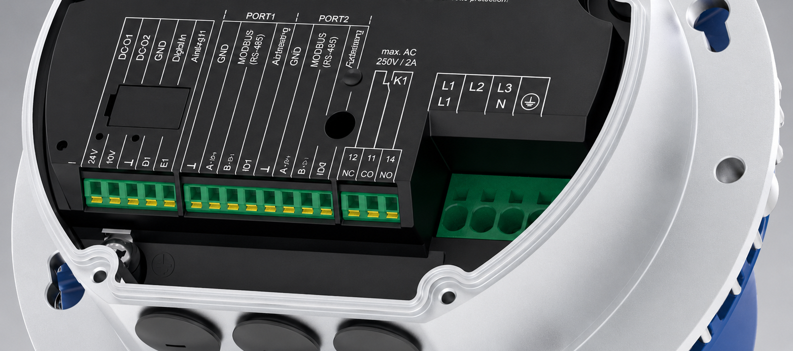 Detalle del módulo electrónico de control ECblue con conexiones de comunicación y alimentación
